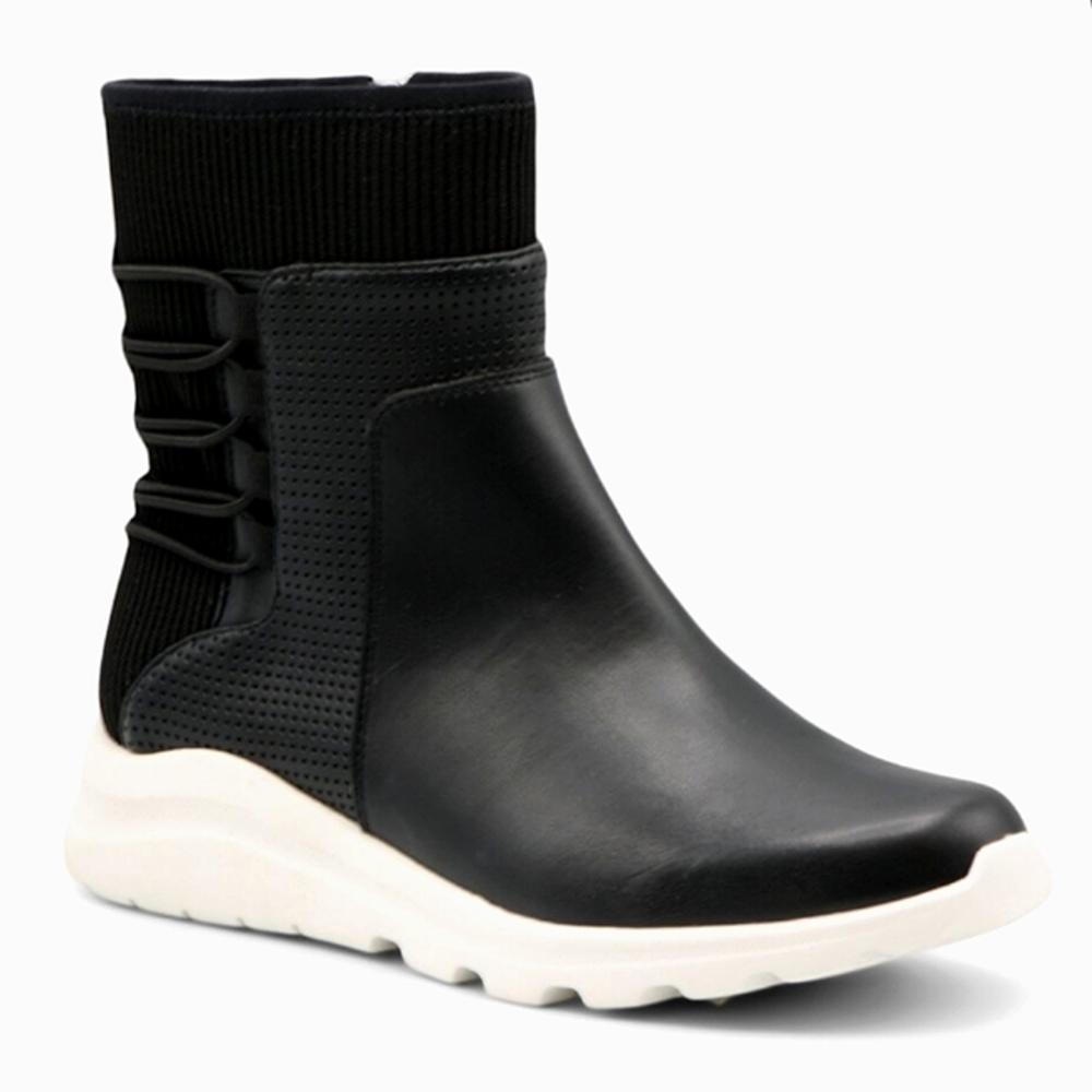 NWOT Adrienne Vittadini Sport 'Tabby' Vegan Leather Stretch Hi-Top Sneakers Sz.7